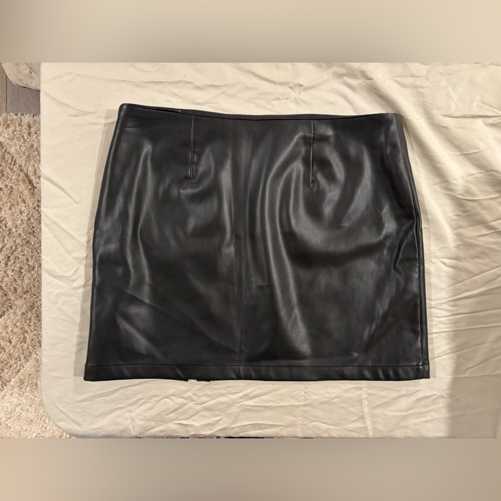 Juicy Couture Leather Mini Skirt​​​​​​​ - Picture 5 of 6